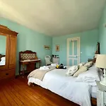 House * 翁弗勒尔